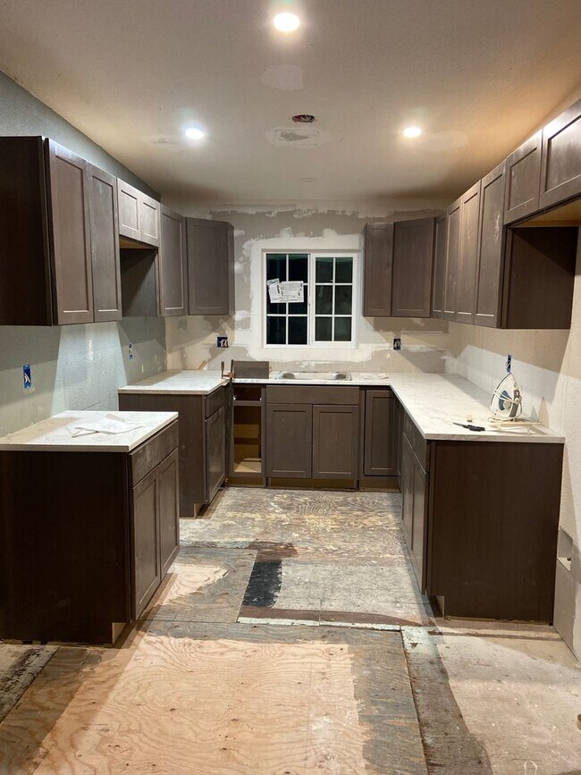 Building Photo - 9149 Rosedale Dr