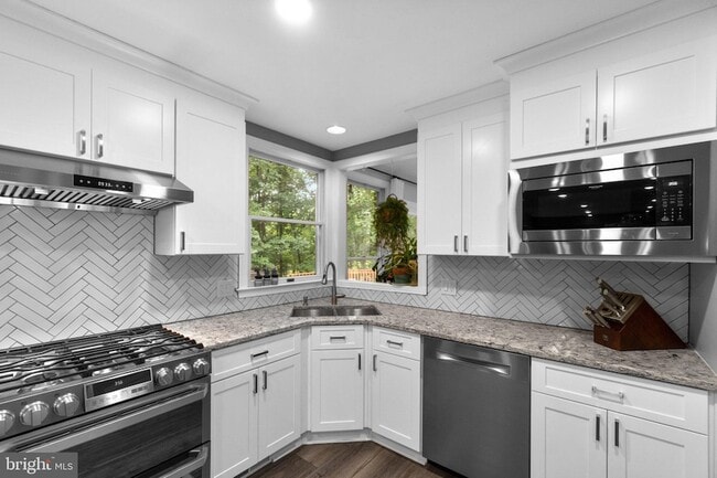 Building Photo - 6874 Caravan Ct