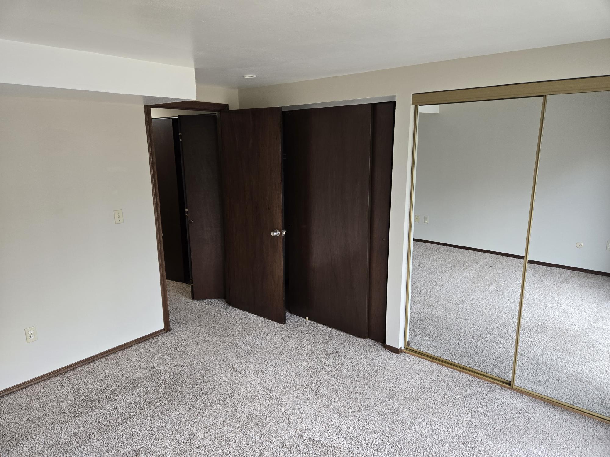 Building Photo - 11 Village Ct