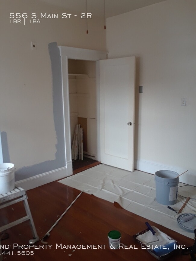 Building Photo - 556 S Main St