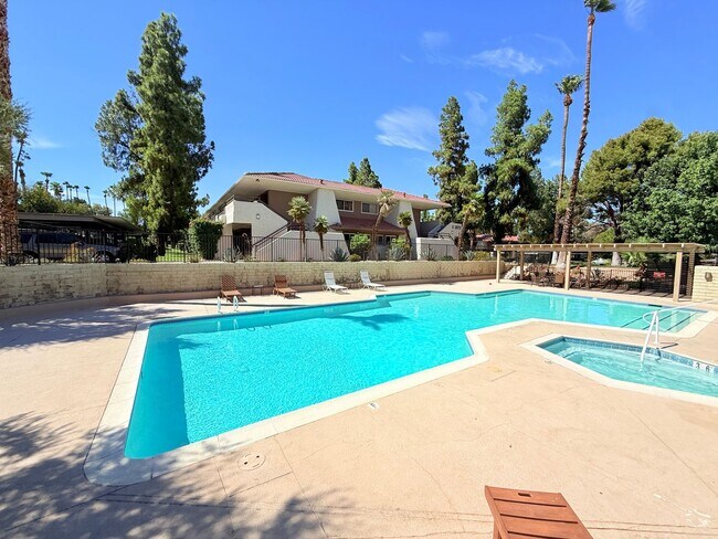 Building Photo - AVAILABLE NOW!! 1 Bedroom 1 Bathroom Condo...