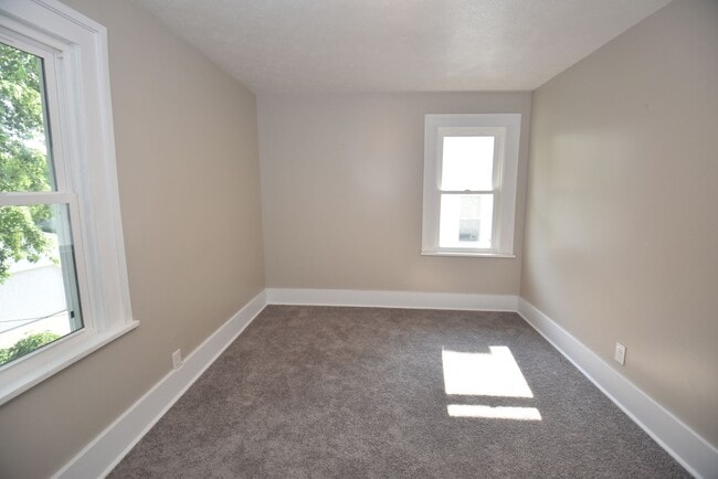 Building Photo - Near Notre Dame  2 Story 3 bedroom with 2 car garage