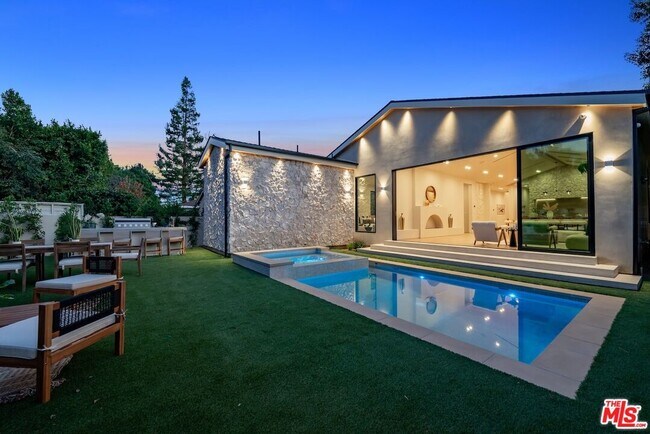 Building Photo - 14647 Morrison St