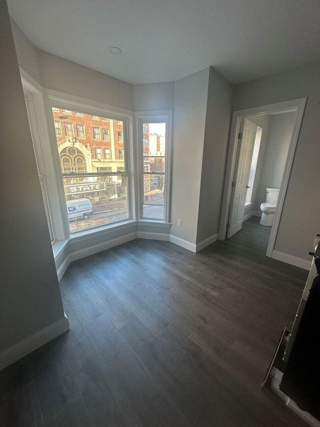 Building Photo - "610" on Congress St: New Studio Apt. 1BA $1500.00 Heat & H20 included available 3/15/26!