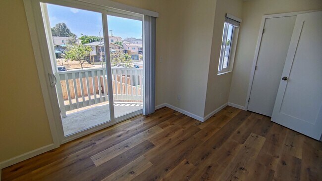 Building Photo - Newly Remodeled 3 Bedroom 2 Bath with Swee...