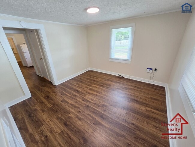 Building Photo - 1364 Crescent Dr