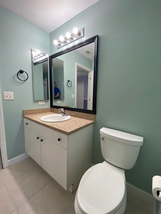 Building Photo - 1804 NW 1st Ave