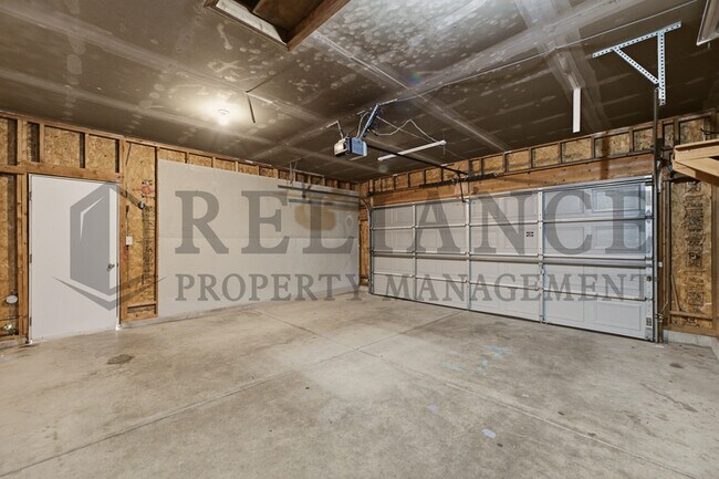 Building Photo - 2770 N Parkridge Ct