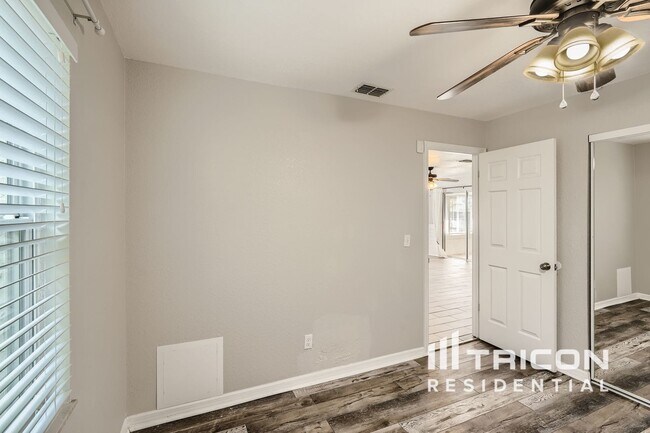 Building Photo - 5119 Bernadette Dr