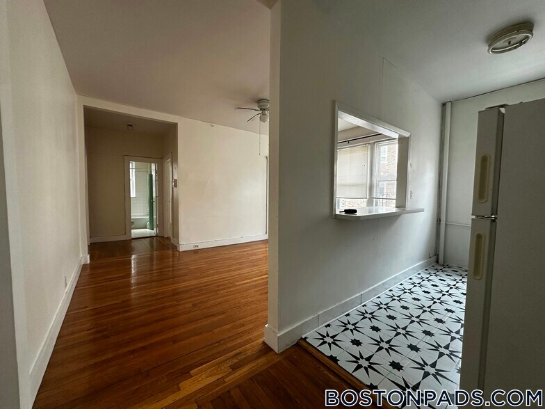 Building Photo - 229 Kelton St