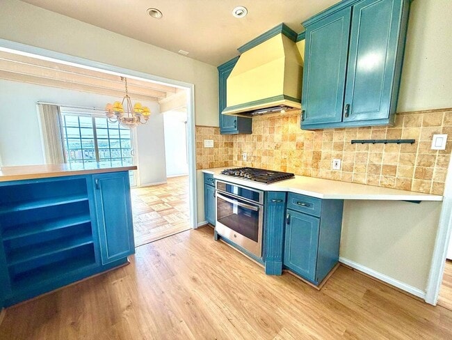 Building Photo - Clean 3 Bedroom, 1 Bath with Bonus Room- Walk to Westmoor High School, Open House, July 9th 4-6PM