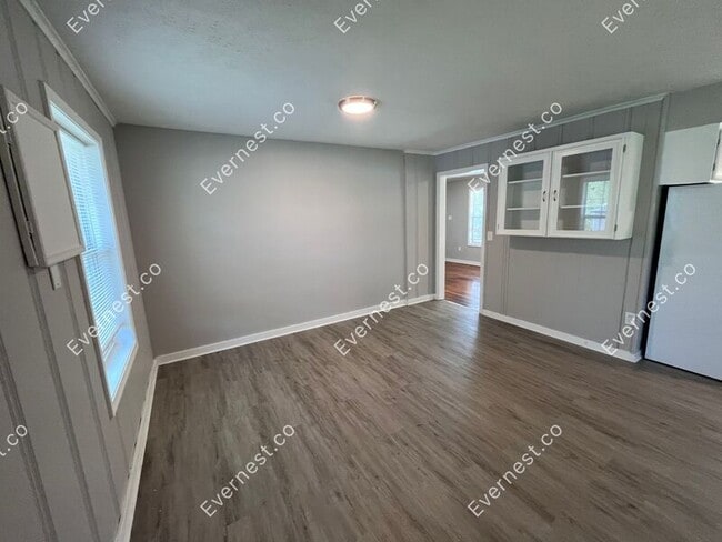 Building Photo - 160 Meadowview St