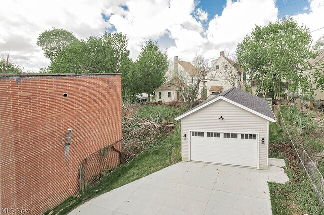 Building Photo - 2240 E 97th St