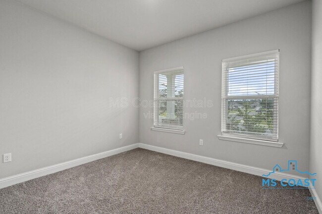 Building Photo - 5759 Overland Dr