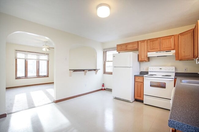 Building Photo - 14 Gold St