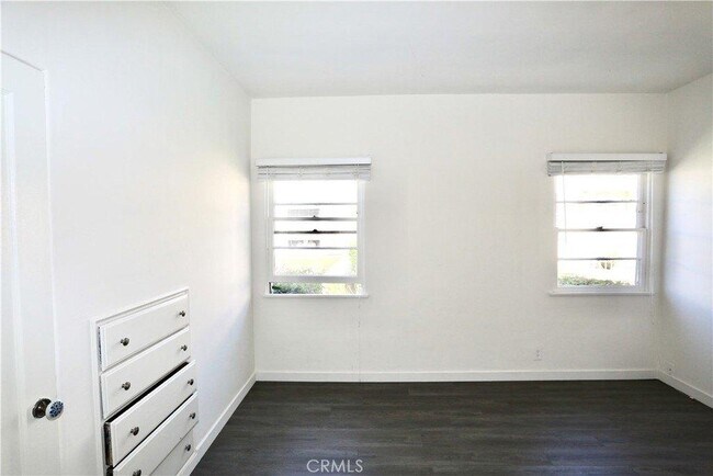Building Photo - 364 Cliff Dr