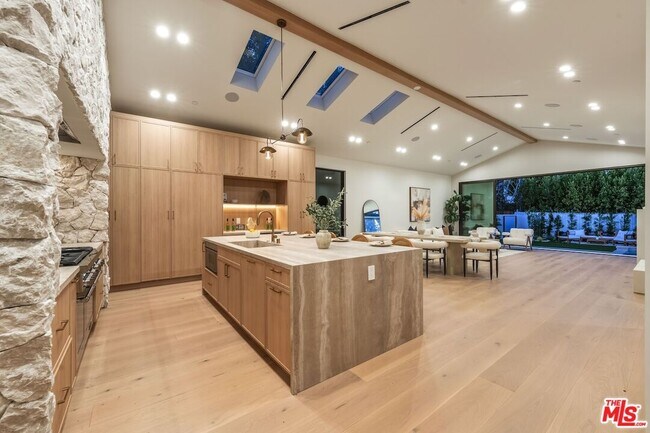 Building Photo - 14647 Morrison St