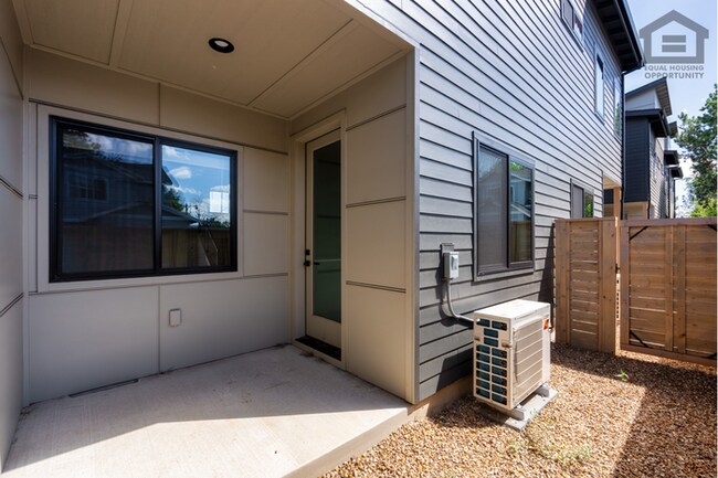 Building Photo - 2Bed/2.5Bath 2-Story Luxury Condo in Redmond, OR! -- BRAND NEW! NEVER LIVED IN!