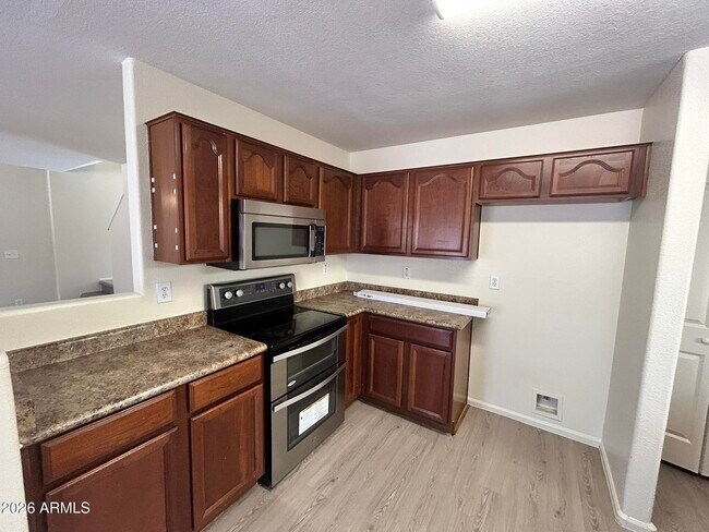 Building Photo - 42406 W Sunland Dr