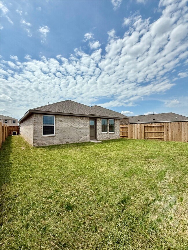 Building Photo - 3053 Sunrise Dr