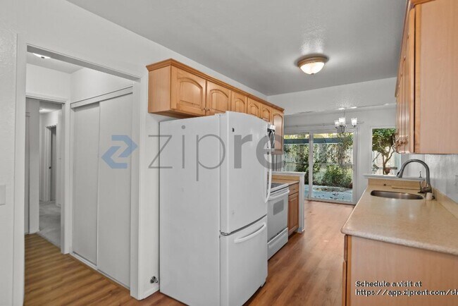 Building Photo - 1041 Shell Blvd