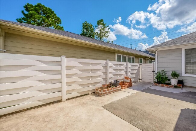 Building Photo - 9511 Farrell Dr