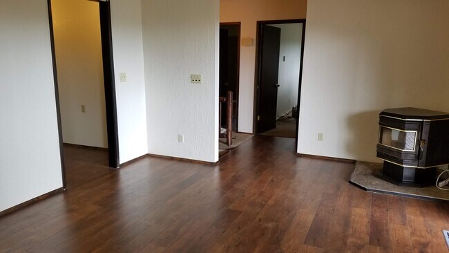 Building Photo - 11839 Glenwood Rd