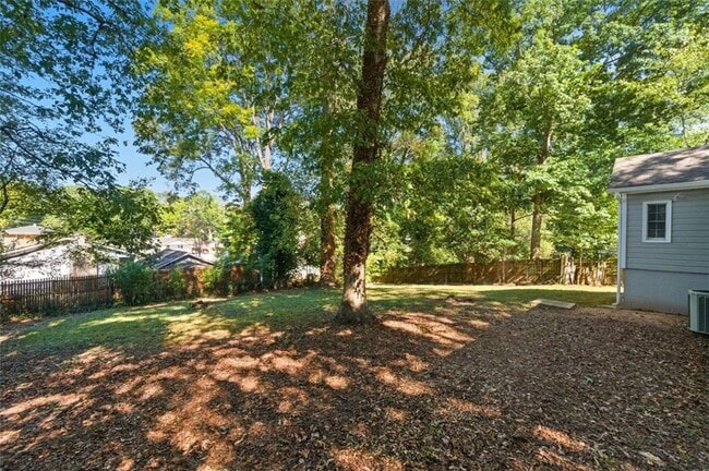 Building Photo - 1003 Valley Dr