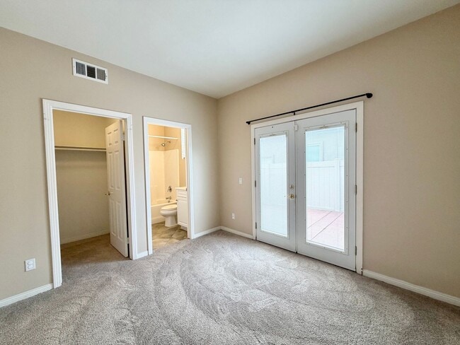 Building Photo - Spacious 5 Bedroom Wolf Creek Home with Balcony, Loft & Secondary Kitchen