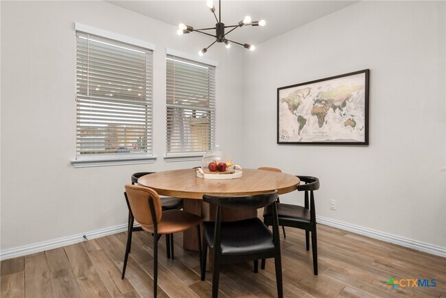 Building Photo - 2043 Cowan Dr