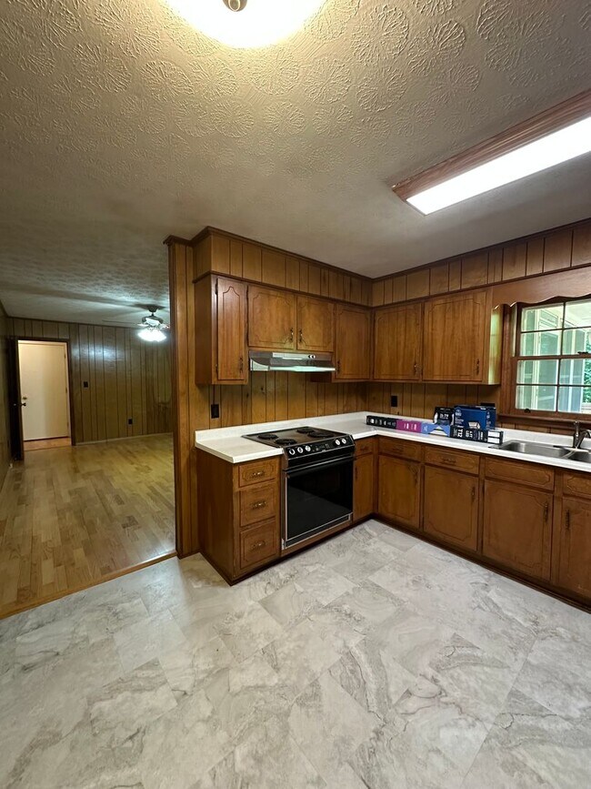 Building Photo - 375 Segrest Cir