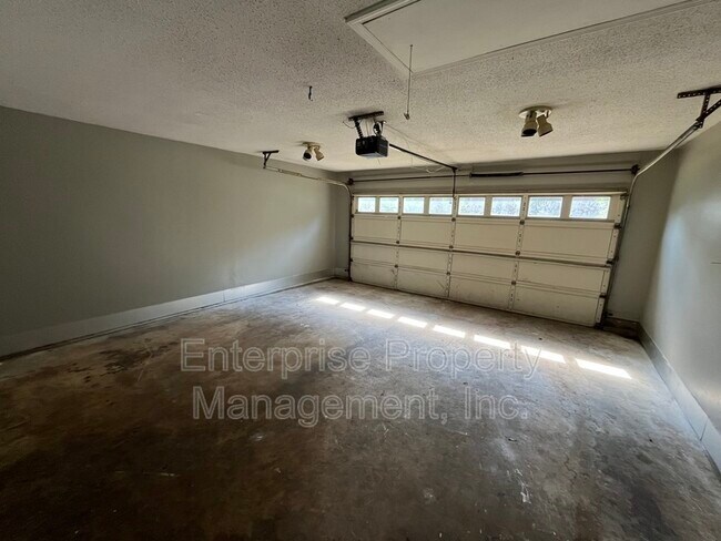 Building Photo - 1447 Tree Haven Cove