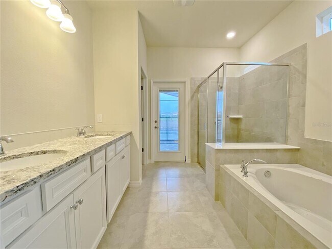 Building Photo - 7360 Oakmoss Loop