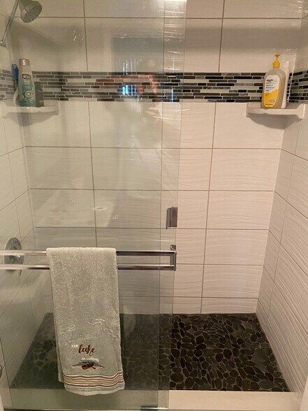 Building Photo - 160 N Lakeview Dr