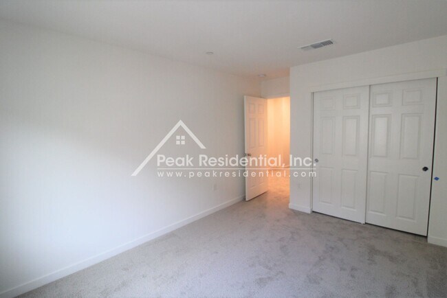 Building Photo - 3 br, 2.5 bath House - 3007 Magical Walk