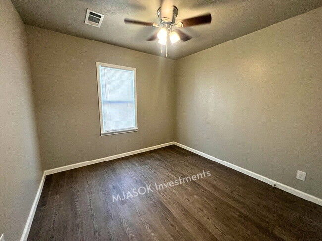 Building Photo - Renovated 4-Bed, 2-Bath Near Fort Sill — Fenced Yard & Carport