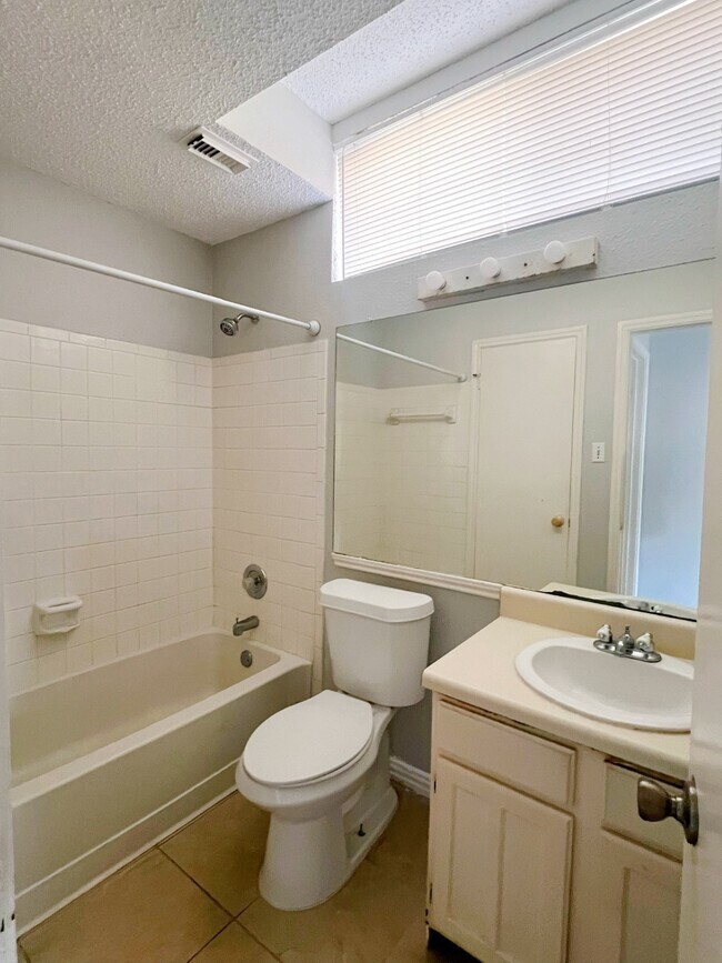 Building Photo - 18586 N Lyford Dr