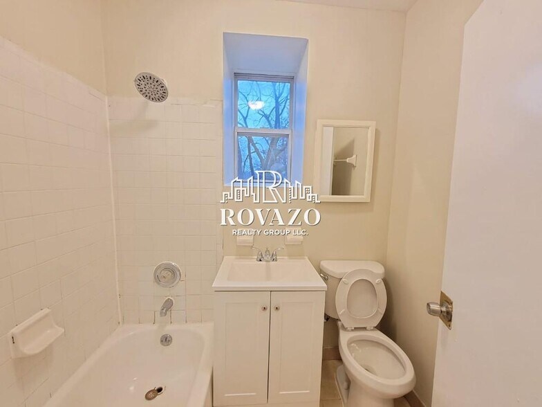 Building Photo - 691 Elizabeth Ave