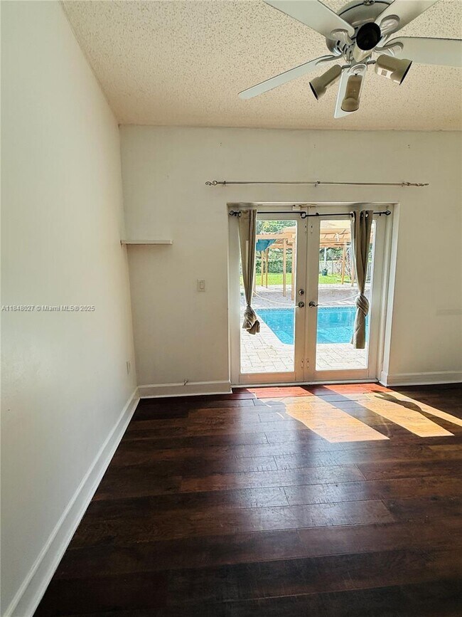 Building Photo - 9530 SW 148th Pl