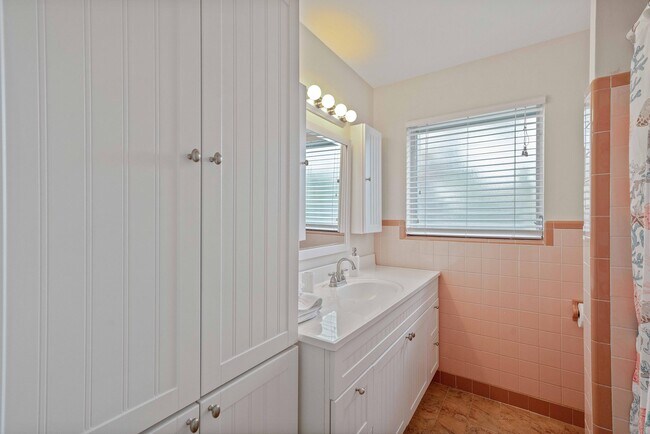 Building Photo - 655 Kingfish Pl