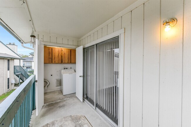 Building Photo - 250 El Dorado Blvd