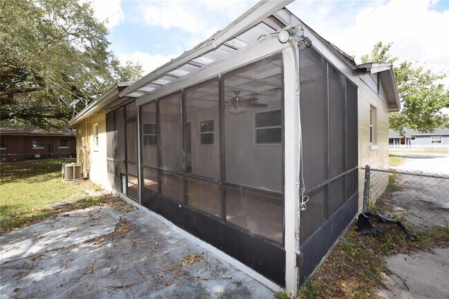 Building Photo - 202 James Ct