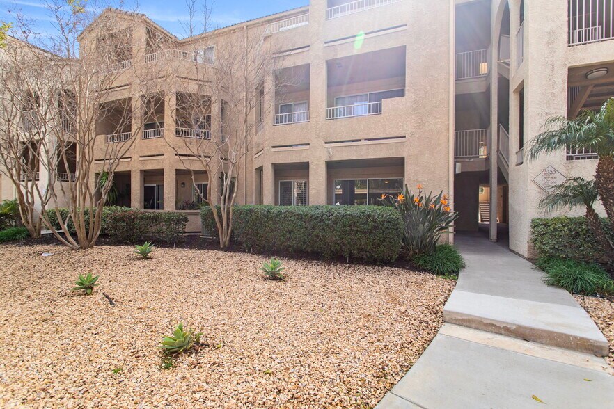 Building Photo - 2320 Del Mar Way