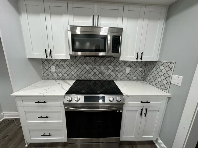 Building Photo - Spacious 4 Bedroom 3 Bath in Southoak