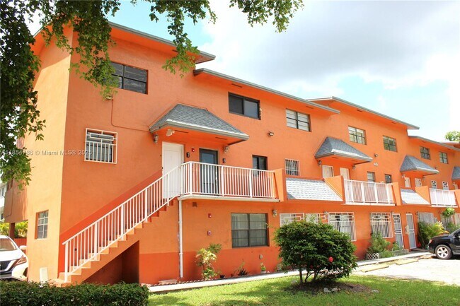 Building Photo - 2260 W 55th St