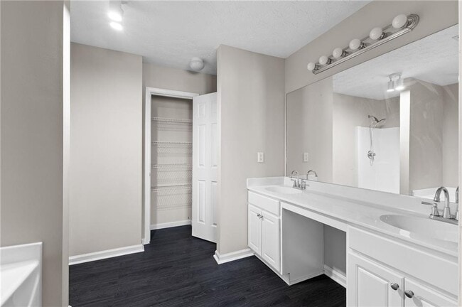 Building Photo - 6604 Splashwater Dr