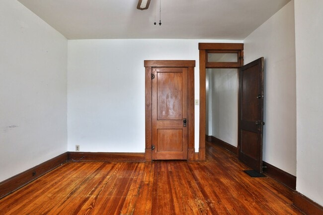 Building Photo - 212 E Patterson Ave