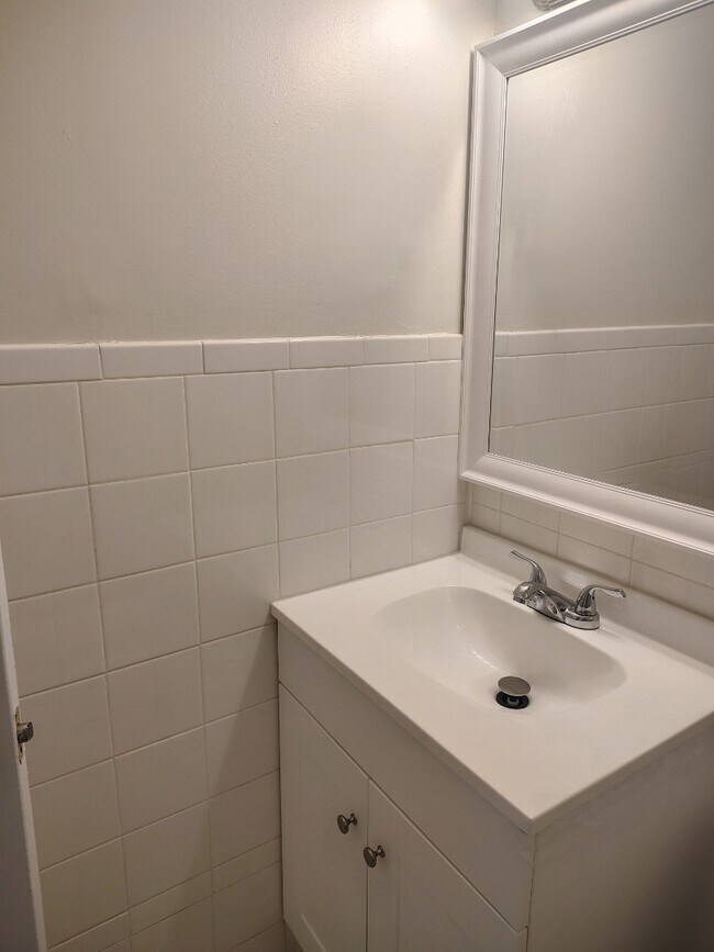 Building Photo - ?? Your Dream Home Awaits! Spacious 4-Bedroom Home