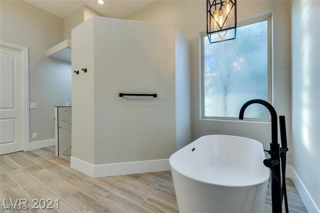 Building Photo - 794 Bolle Way