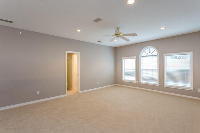 Building Photo - 4611 Oakdale St